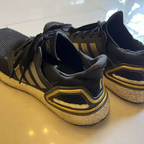 Adidas Ultraboost 20 黑色金邊跑鞋 (Black x Gold) [Limited Edition]