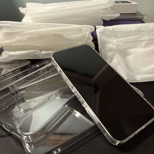 iPhone 透明手機殼 (硬輕薄 & 不會發黃)