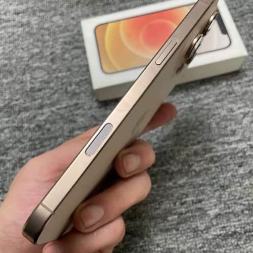 Iphone16 pro max  256G 金色港行，電池健康100%，保修到2025.10.6。