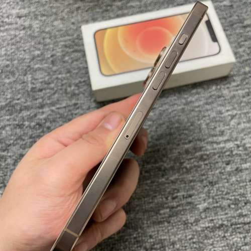 Iphone16 pro max  256G 金色港行，電池健康100%，保修到2025.10.6。