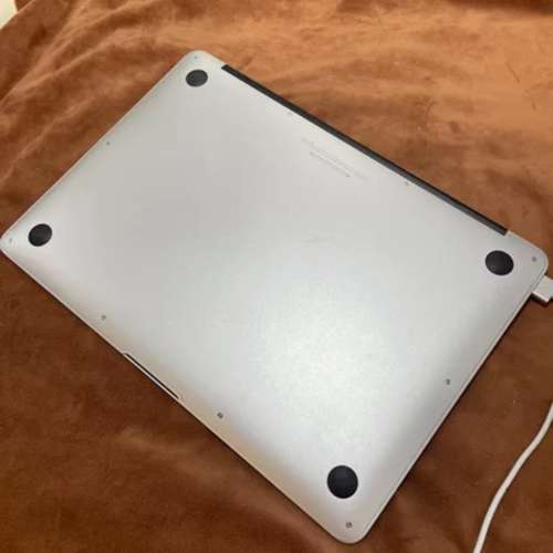 13寸蘋果MacBookair筆記本電腦，8G記憶體+ 512GB SSD 固態硬盤，輕巧方便攜帶出街！