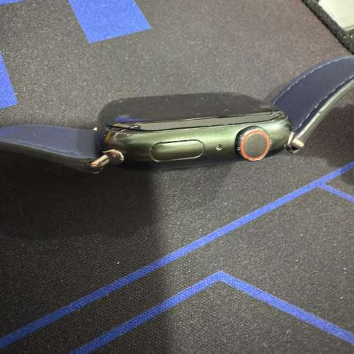 Apple Watch Series 7 LTE 版本，44mm 黑色