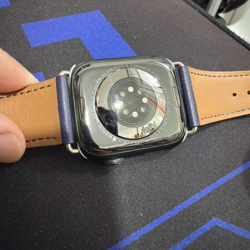 Apple Watch Series 7 LTE 版本，44mm 黑色