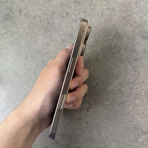 Apple iPhone 16 Pro 沙漠金色 256gb