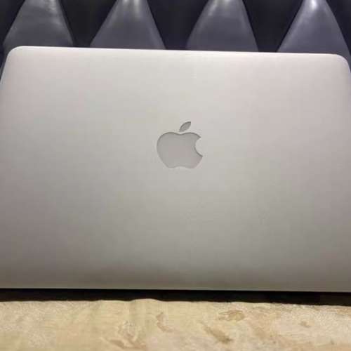 13寸蘋果MacBookair筆記本電腦，8G記憶體+ 512GB SSD 固態硬盤，輕巧方便攜帶出街！
