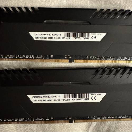 VENGEANCE® LED 16GB (2 x 8GB) DDR4 DRAM 3000MHz C15 Memory Kit - White LED