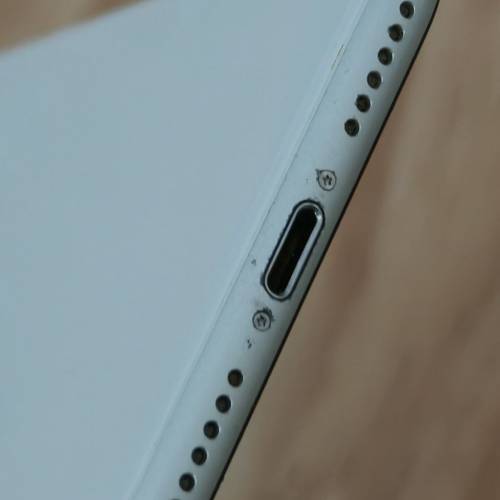 IPhone SE (第二代）128 GB 電池健康狀 94%