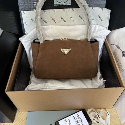 Prada 絨面麂皮腋下包