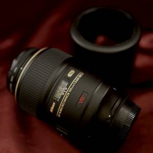 Nikon AF-S VR Micro-NIKKOR 105mm f/2.8G IF-ED lens