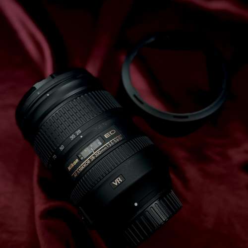 Nikon AF-S NIKKOR 28-300mm f/3.5-5.6G ED VR lens