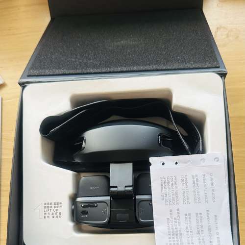 GOOVIS Art 個人擴展觀影器，包裝完整。產品外觀設計簡潔，內含觀影器主體及配件。...