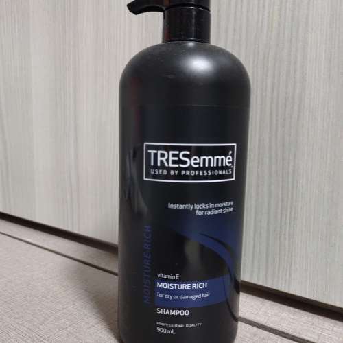 TRESemme Shampoo (Moisture Rich - vitamin E)