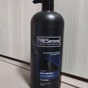TRESemme Shampoo (Moisture Rich - vitamin E)