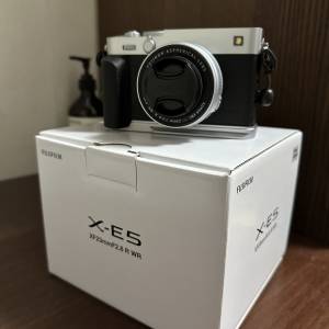 行貨富士Fujifilm X-E5 XE5 with xf23mmf2.8 R WR 鏡頭 銀色
