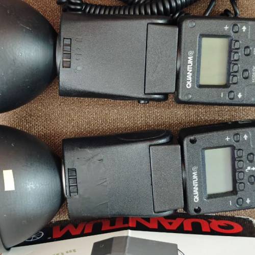 Q flash trio quantum Nikon TTL 有兩支