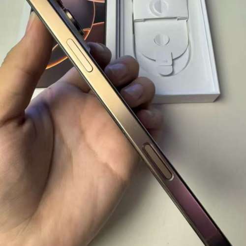 Iphone16 pro max  256G 金色港行，電池健康100%，保修到2025.10.6。