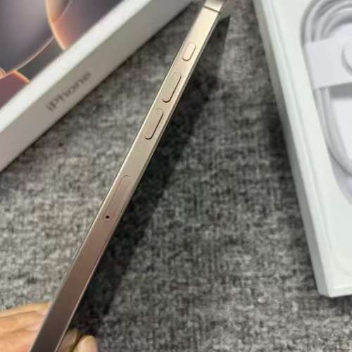 Apple Iphone16 pro max  256G港行，電池健康100%，保修到2025.10.6。