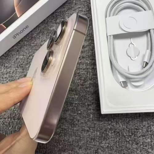 Apple Iphone16 pro max  256G港行，電池健康100%，保修到2025.10.6。