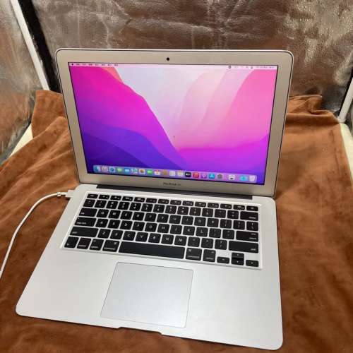 13寸蘋果MacBookair筆記本電腦，8G記憶體+ 512GB SSD 固態硬盤，輕巧方便攜帶出街！