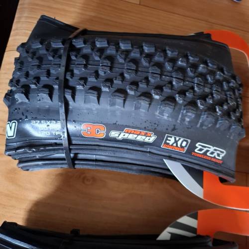 全新MAXXIS IKON 27.5 x 2.35
3C EXO TR 黑色 ( 兩條 ）