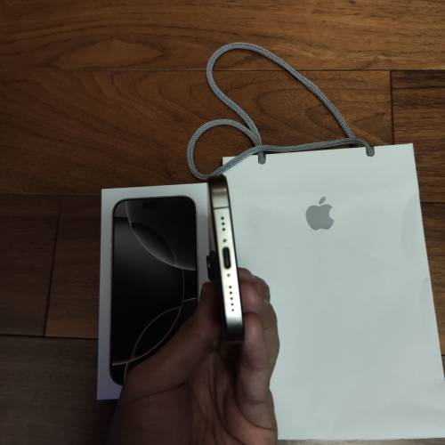 iPhone 16 Pro 灰色 Natural Titanium 256GB