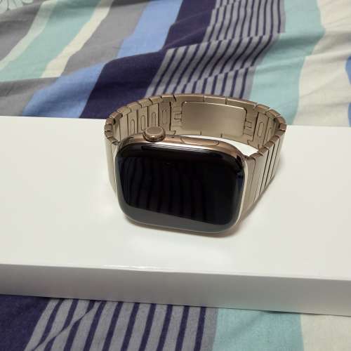 賣Apple Watch Series 11 S11 鈦金屬金色 46毫米連金色錶鏈帶