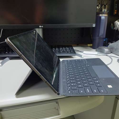 Samsung Galaxy Tab S8+ wifi 加 keyboard