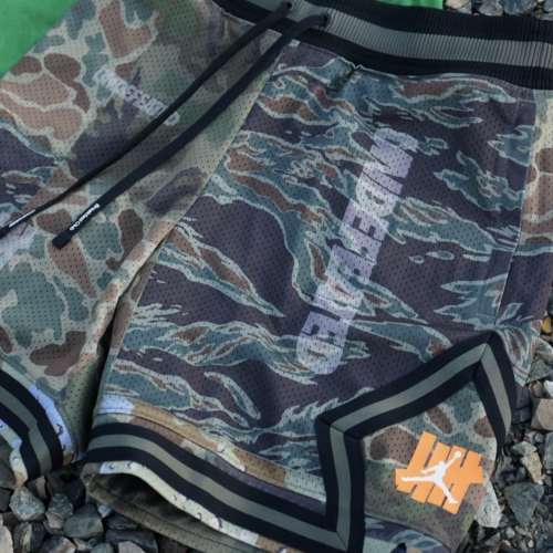 Jordan Brand×UNDEFEATED 聯名Logo迷彩波褲（軍綠色）