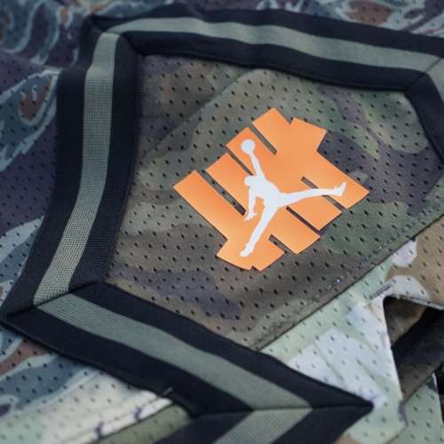 Jordan Brand×UNDEFEATED 聯名Logo迷彩波褲（軍綠色）