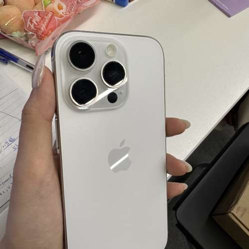 女生自用機 iPhone 16 pro 512GB white