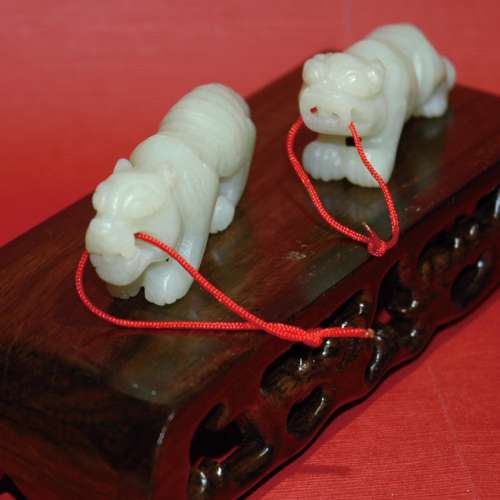 舊玉舊雕工！愛虎迷至愛！公乸虎一對舊和田青白玉石，2022年虎虎生威！