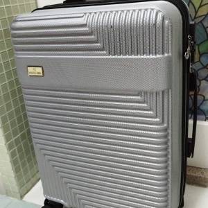 21 吋Polo 銀色萬向輪旅行行李箱18kg all direction travel luggage suitcase