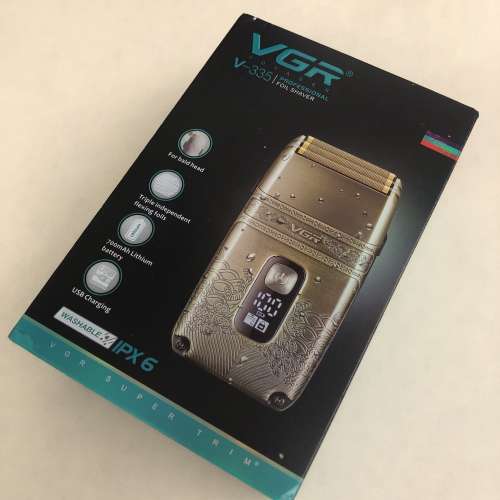 VGR TITANIUM Shaver Triple Foil Electric with LED Digital Display SHAVER AND BEA
