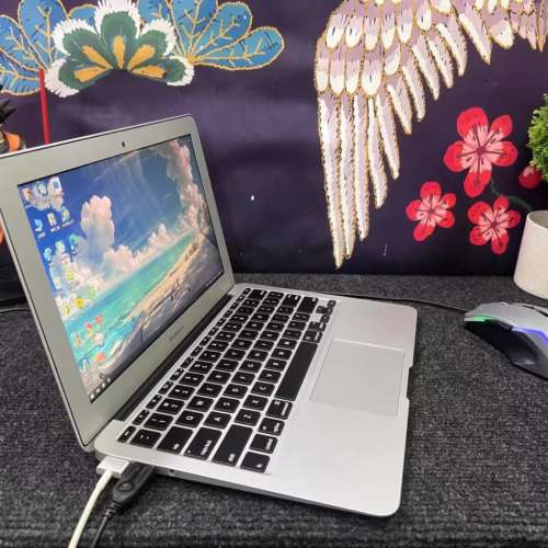 MacBook Air 13寸 筆記型電腦，256G 固態硬盤，輕巧薄身！