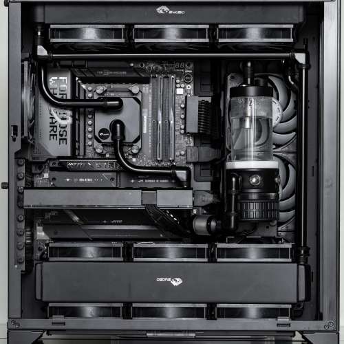 9950X3D + 5090D + 96G RAM全分體水冷最強打機帝
