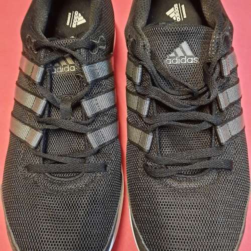全新Adidas运動鞋