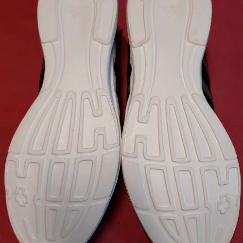 全新Adidas运動鞋