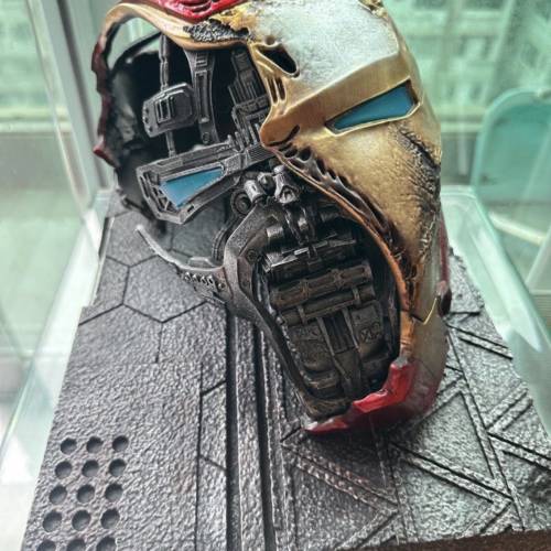 Avengers Endgame  1:1 Iron Man Mark 50 helmet鋼鐵俠戰損頭盔可發光有聲連盒（Be...