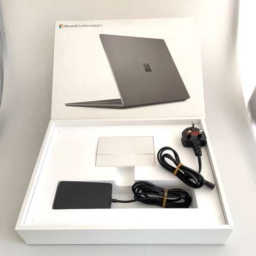 Microsoft Surface Laptop 5 15" (Intel Core i7, 8GB RAM, 512GB, Win 11 Home)