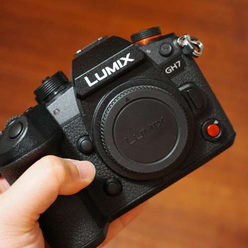 LUMIX GH7