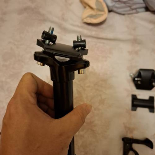 KS EXA FORM 綫控升降坐杆坐管

900i 綫控 管徑30.9 內走綫 行程125mm