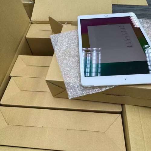 大量優質新淨靚iPad 過千過萬部iPad 7  插卡Sim流動上網極新淨如全新一樣幾千幾萬部...