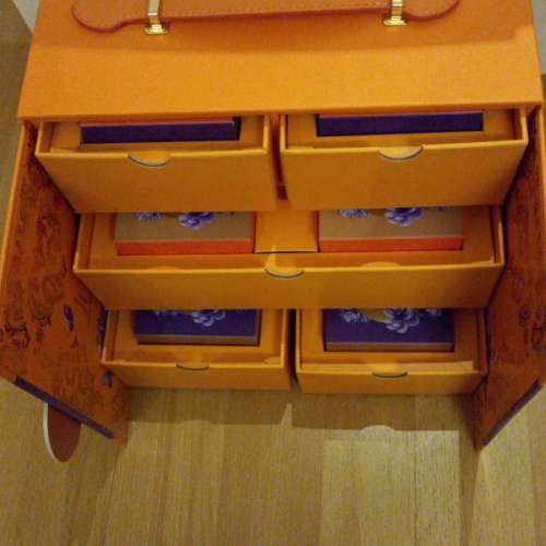 2025 Italian Tomato 月滿花蝶 殿堂六品禮盒 / 月餅 盒- $40