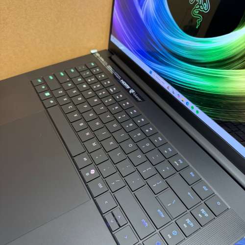 (最強 RTX 5090🔥Razer 頂級電競機) Razer Blade AI 9 HX370 /64GB Ram/4TB SSD/RG...