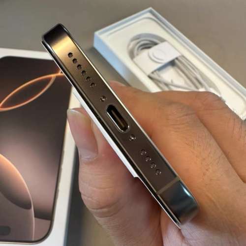 Iphone16 pro max  256G 金色港行，電池健康100%，保修到2025.10.6。