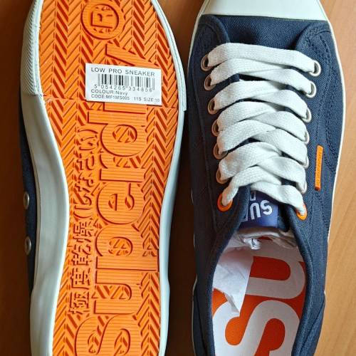 絕版SuperDry低踭經典帆布鞋，藍、白色各一對，同碼。更適合窄腳板者。$199為藍色+...