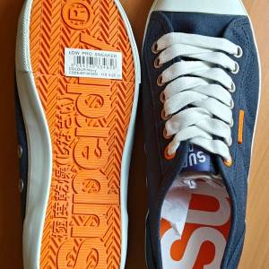 絕版SuperDry低踭經典帆布鞋，藍、白色各一對，同碼。更適合窄腳板者。$199為藍色+...