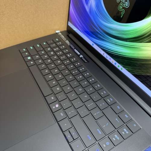 (RTX 5090🔥Razer 頂級電競機) Razer Blade AI 9 HX370 /64GB Ram/4TB SSD/RGB Key...
