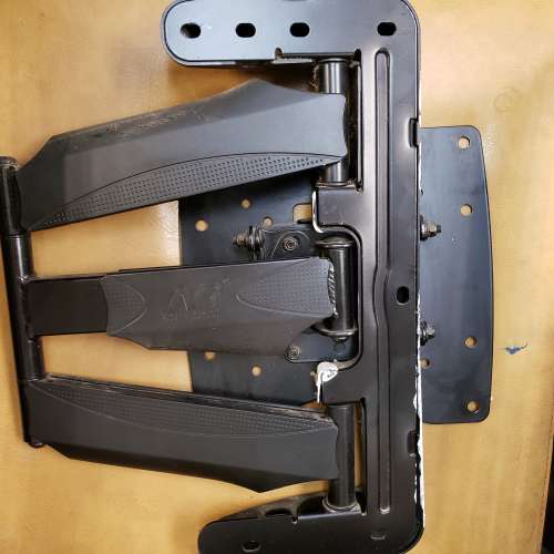 NB757-L400雙搖臂式牆架一套，旺角道自取