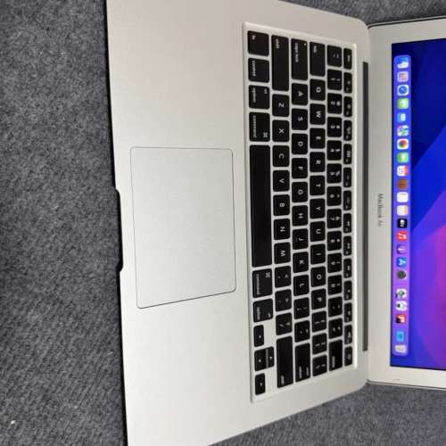 13寸蘋果MacBookair電腦，8G記憶體+ 512GB SSD 固態硬盤，輕巧方便攜帶出街！   2017